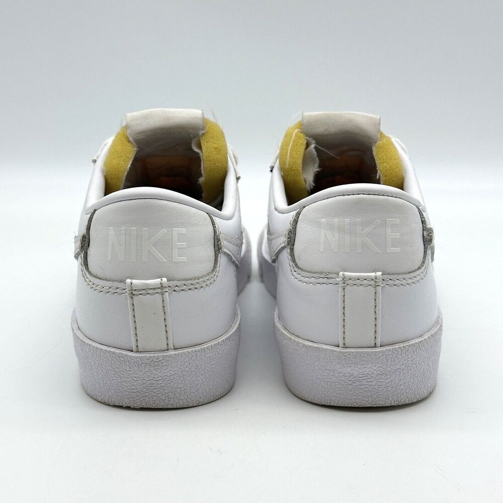Nike Blazer ‘77 Women's Size 7 Triple White Athletic Casual Shoes DC4769-101 - Picture 2 of 13
